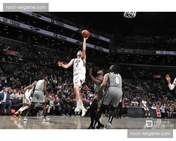 爵士进攻效率111.7联盟第九 防守效率106.5位列第六